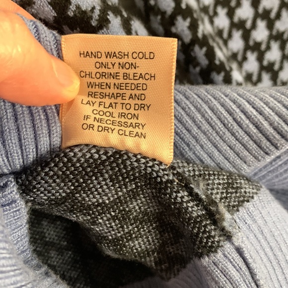 Blue and black houndstooth sweater with puffed sleeves 💙🖤 - Picture 4 of 7